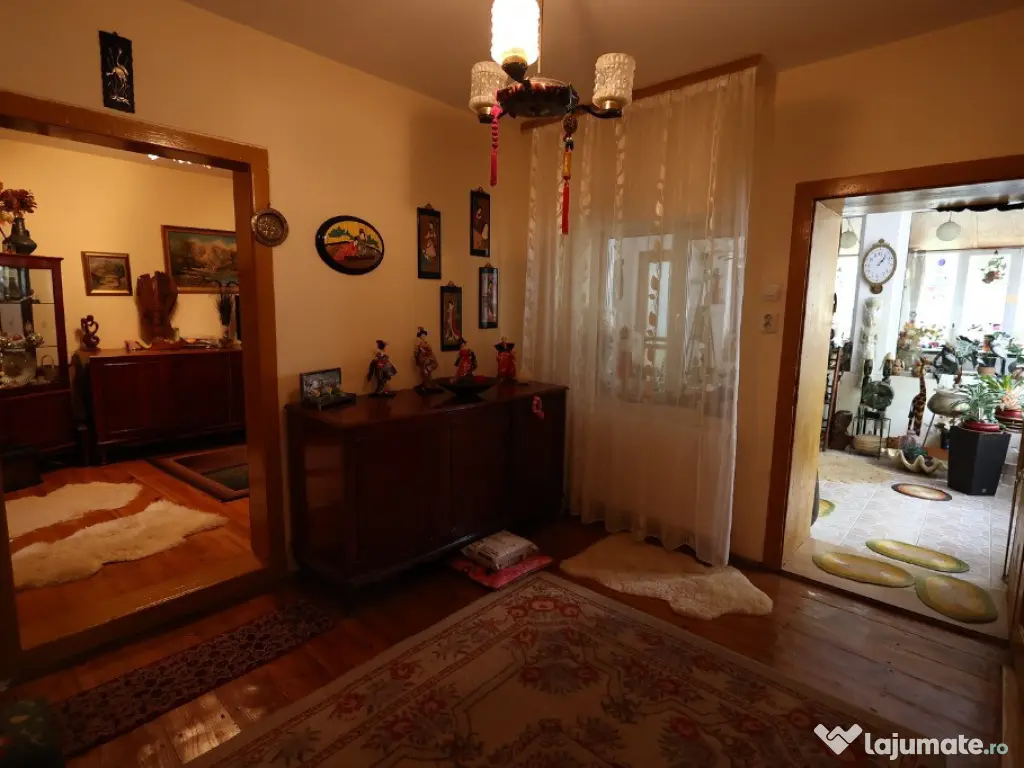 Casa de vanzare zona muncitoresc Resita, Caras-Severin 