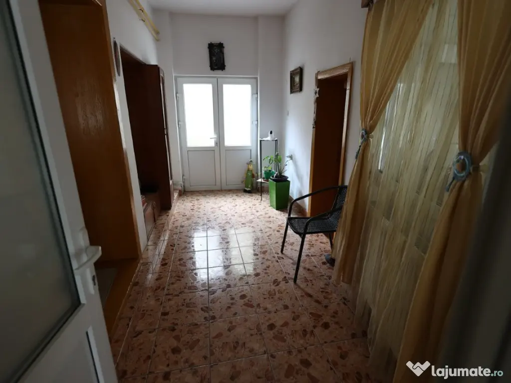 Casa de vanzare zona muncitoresc Resita, Caras-Severin 