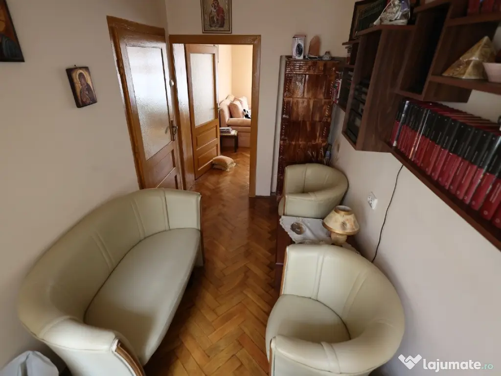 Casa de vanzare zona muncitoresc Resita, Caras-Severin 