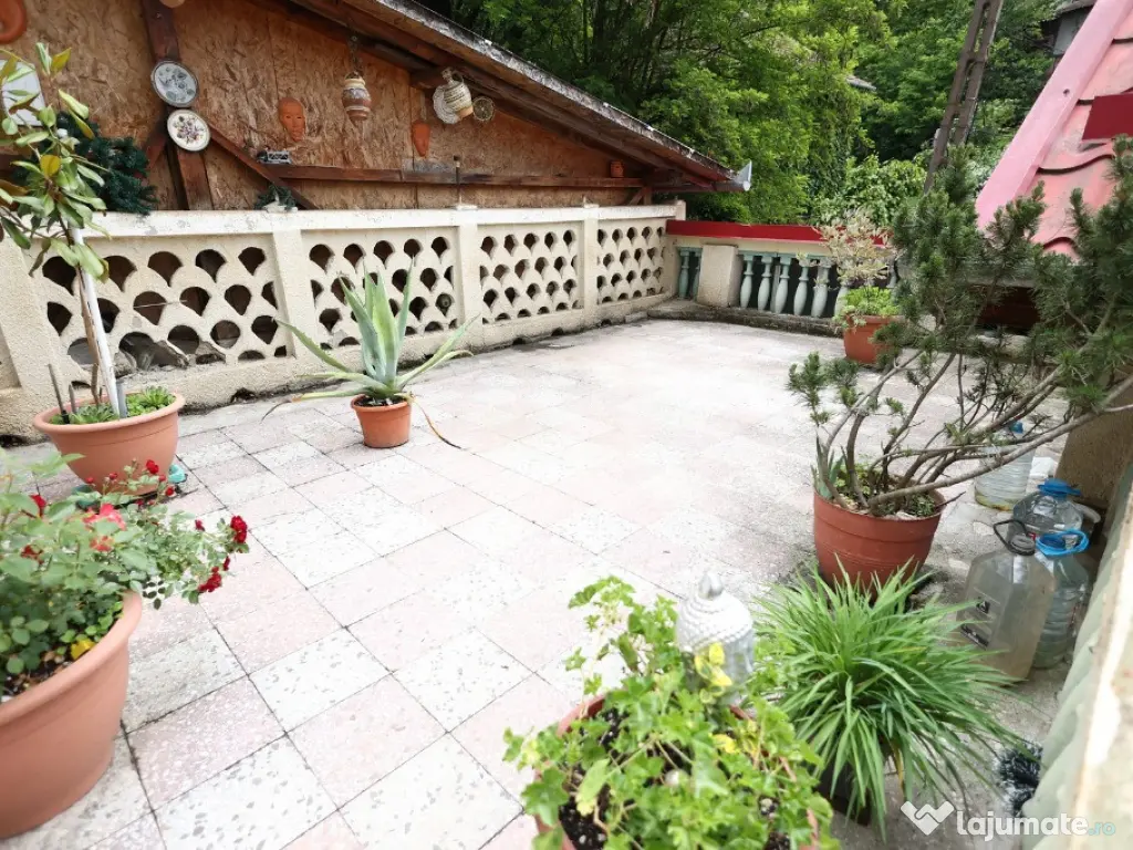 Casa de vanzare zona muncitoresc Resita, Caras-Severin 