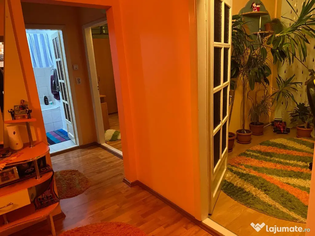 Apartament 4 camere de vanzare, zona Lama 