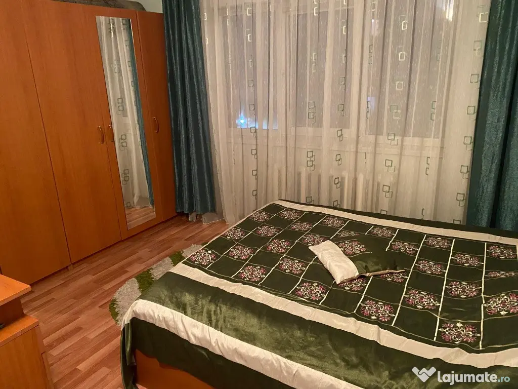 Apartament 4 camere de vanzare, zona Lama 