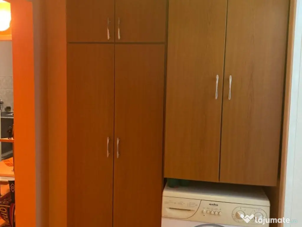 Apartament 4 camere de vanzare, zona Lama 