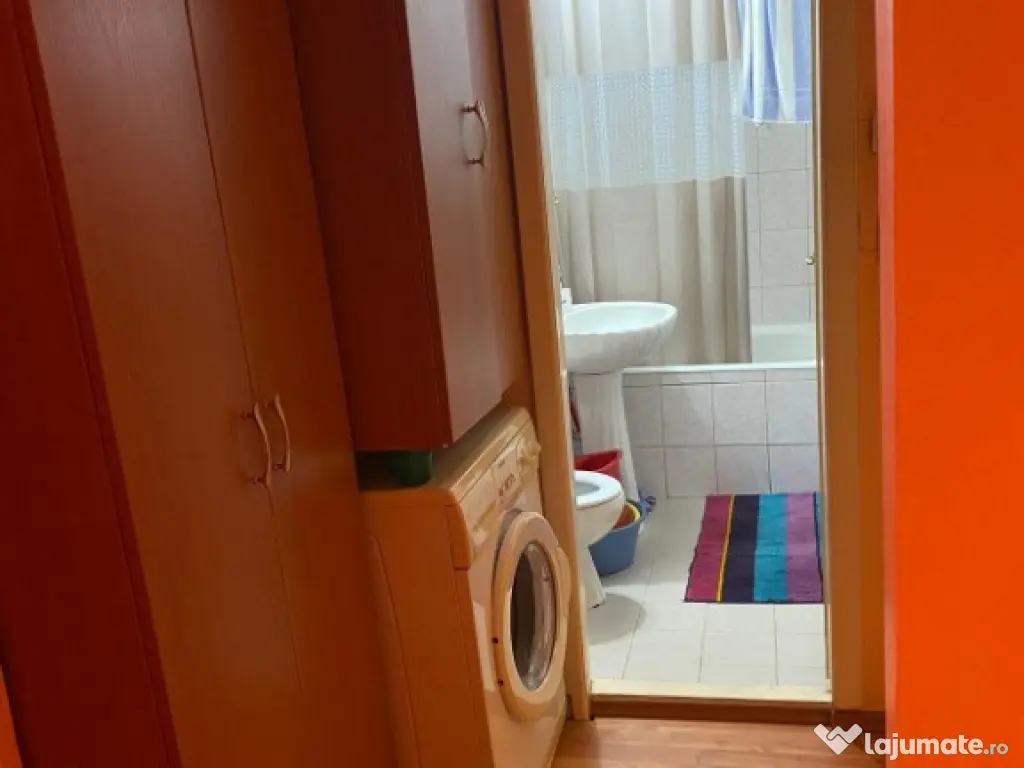 Apartament 4 camere de vanzare, zona Lama 