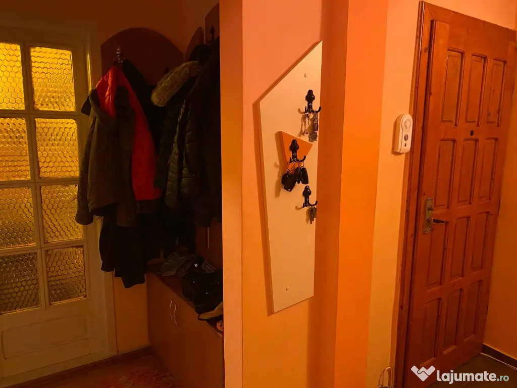 Apartament 4 camere de vanzare, zona Lama 