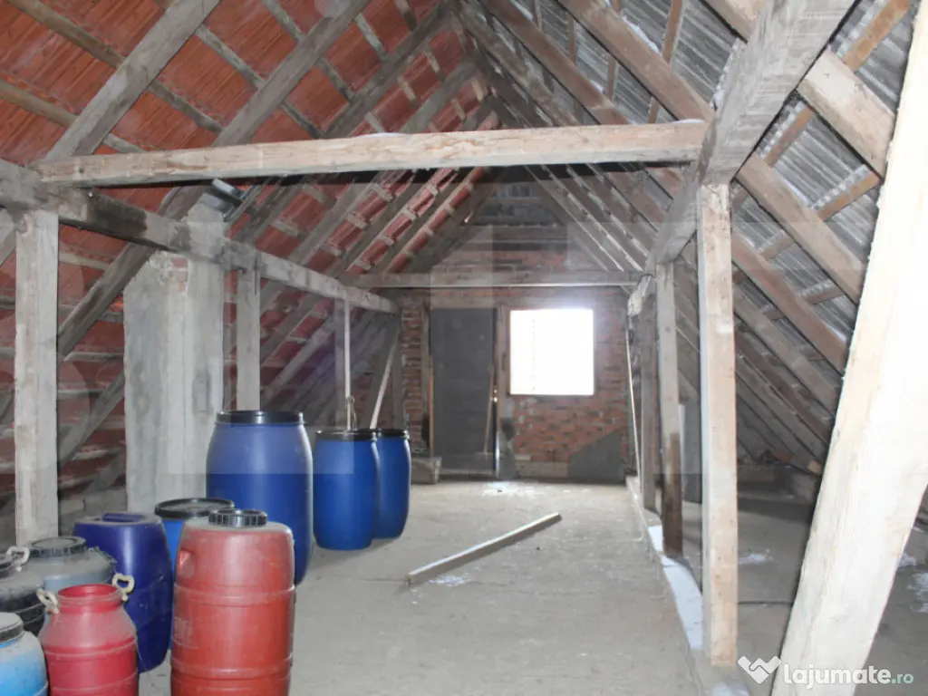 Casă solidă cu teren în Boroșneu Mic – liniște si nat