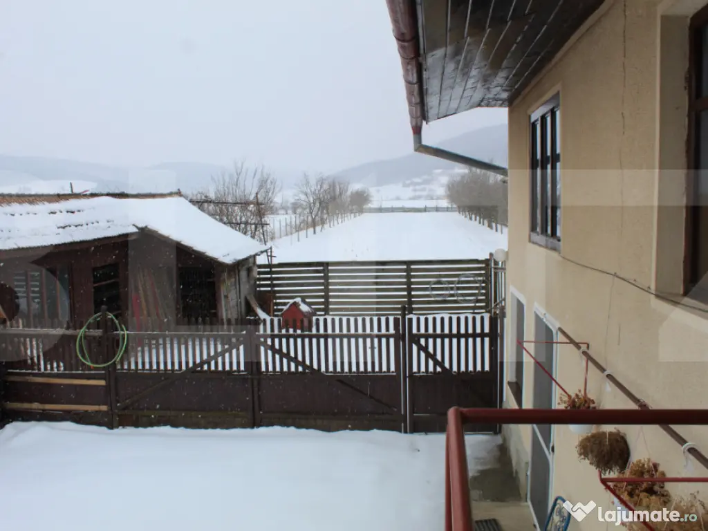 Casă solidă cu teren în Boroșneu Mic – liniște si nat