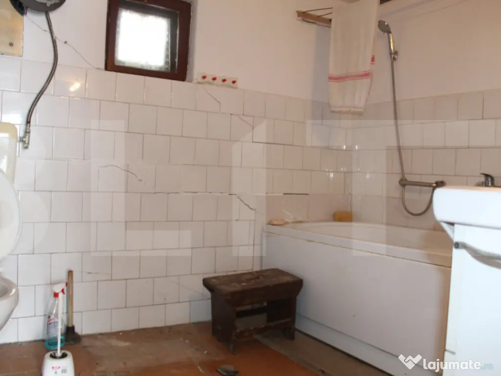 Casă solidă cu teren în Boroșneu Mic – liniște si nat