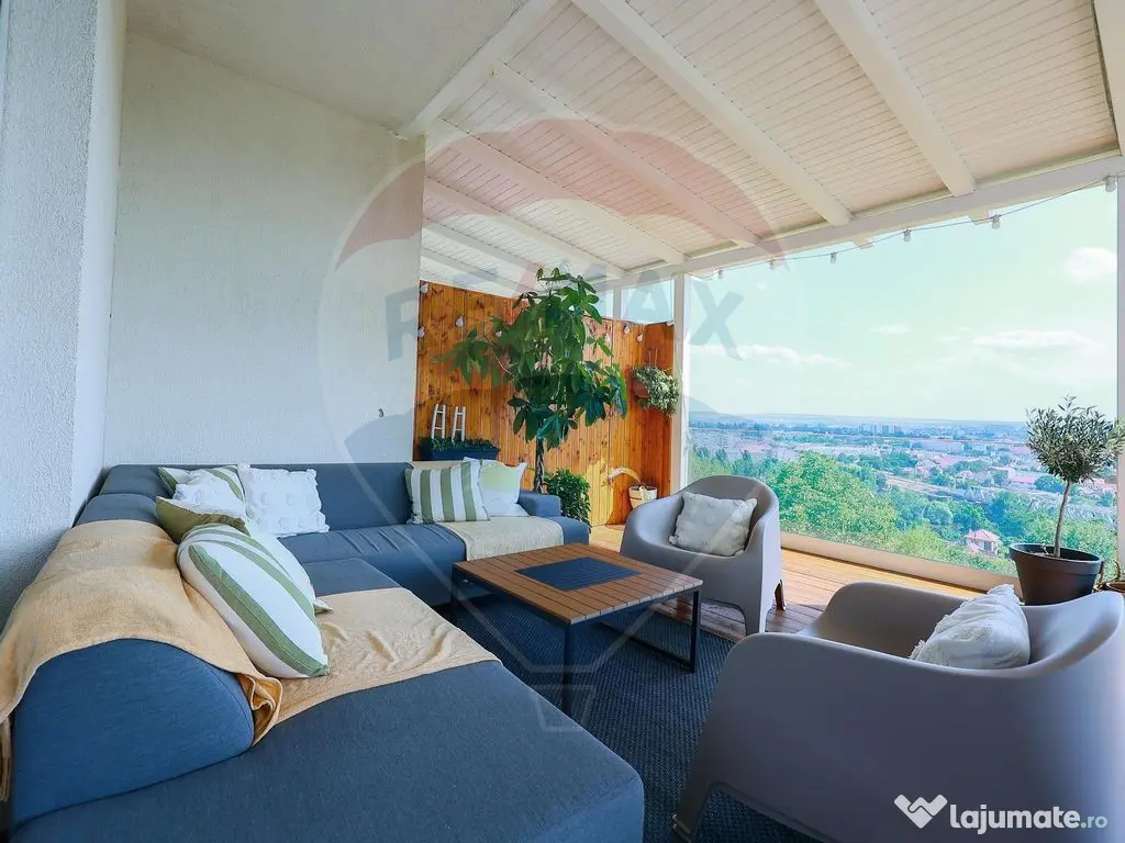 Apartament cu terasă și panoramă de vânzare, zona Hil... 