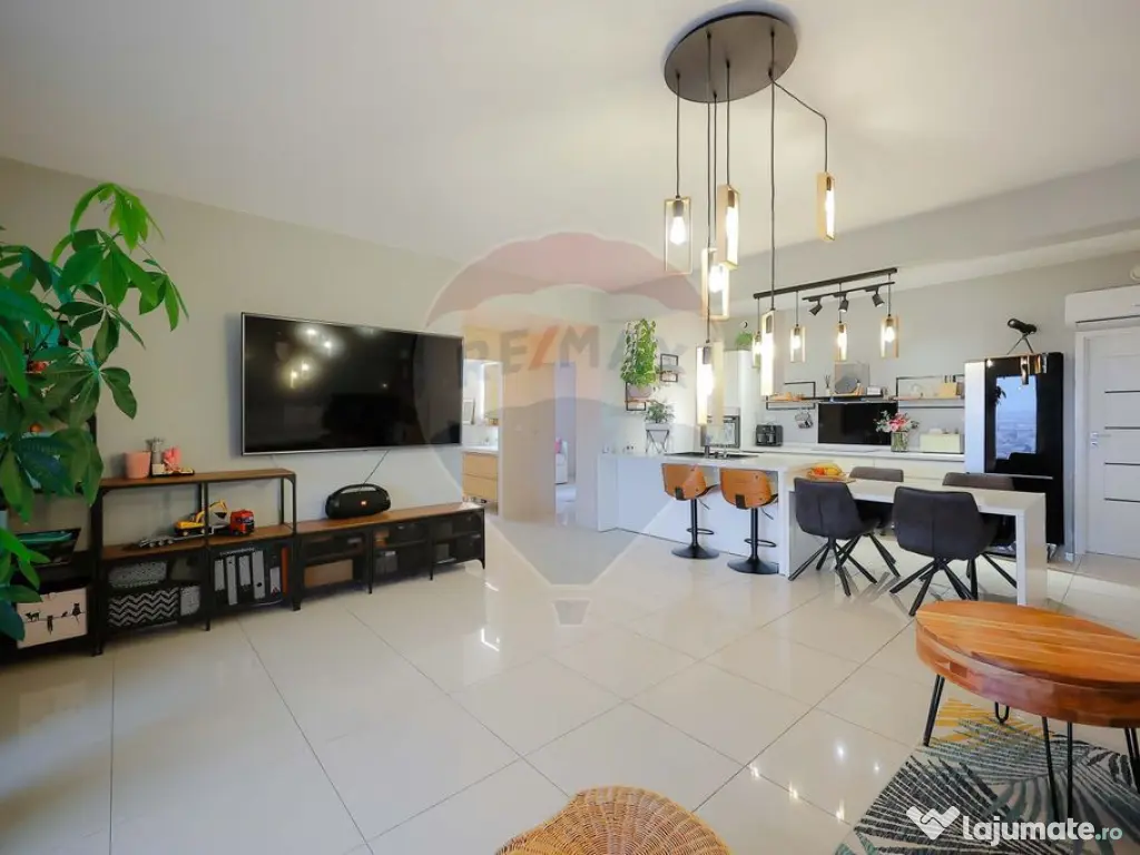 Apartament cu terasă și panoramă de vânzare, zona Hil... 