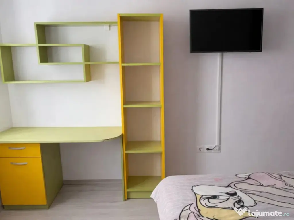 Apartament 3 camere, decomandat - zona Tractorul 