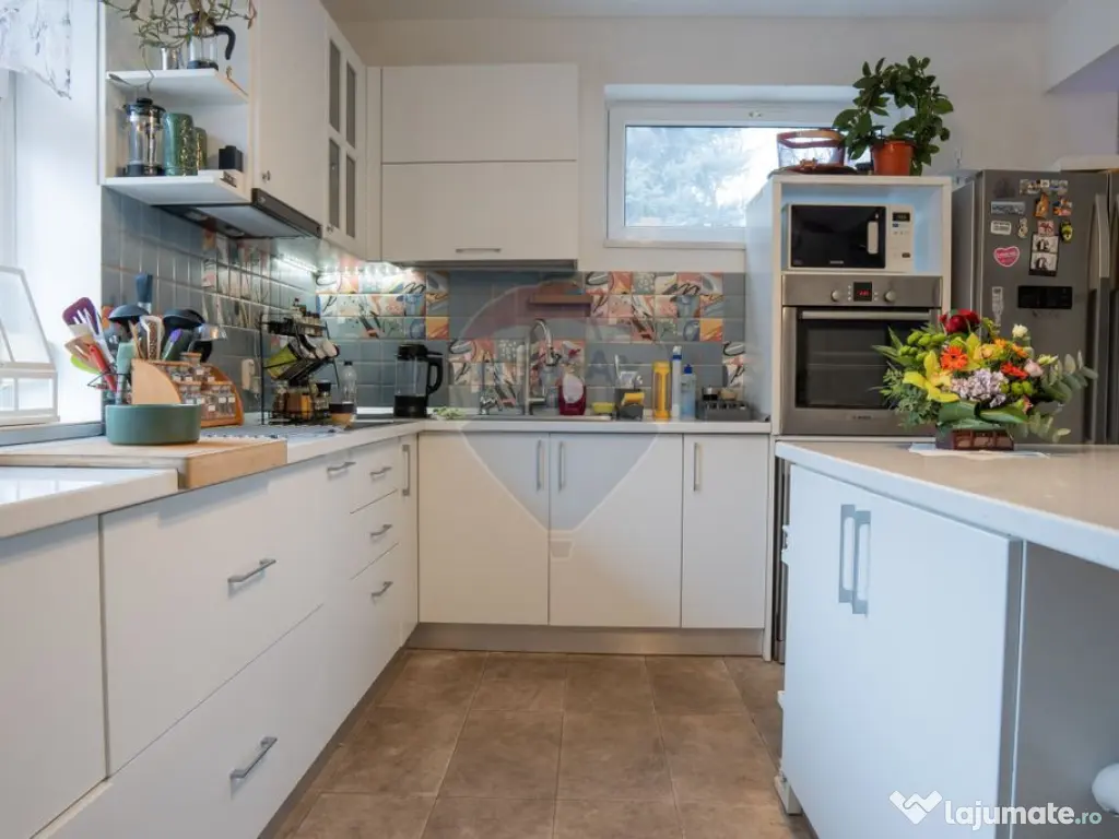 DE VANZARE Reședință Premium cu Piscină și Teren Gen... 