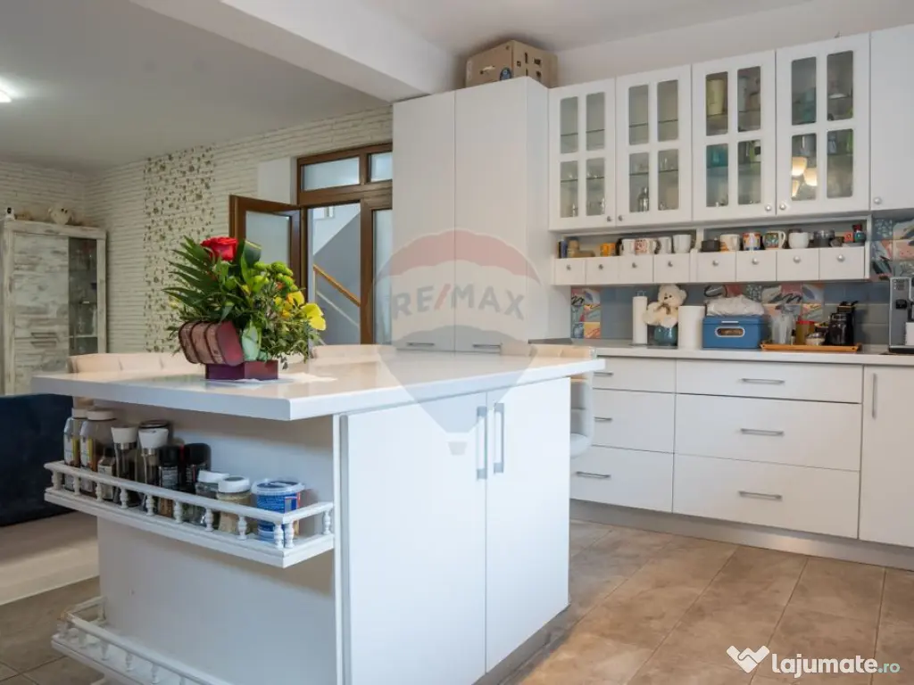 DE VANZARE Reședință Premium cu Piscină și Teren Gen... 