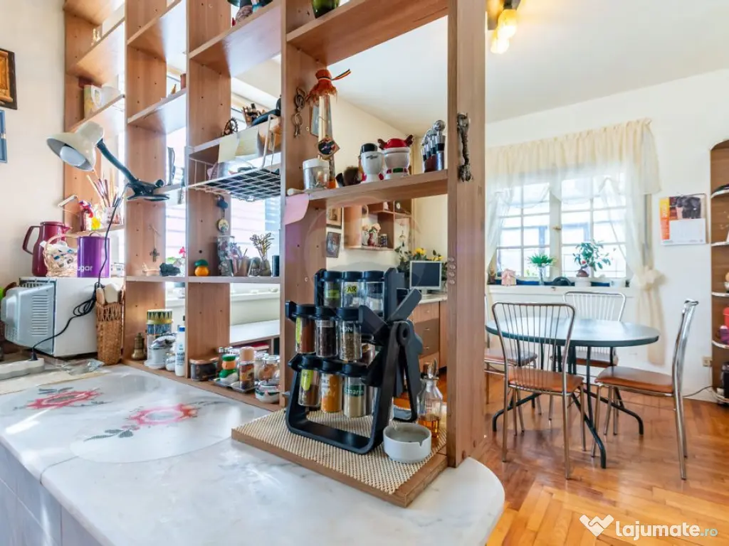 Casă / Vilă cu 4 camere de vânzare în zona Giulesti S... 