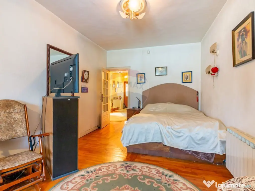 Casă / Vilă cu 4 camere de vânzare în zona Giulesti S... 