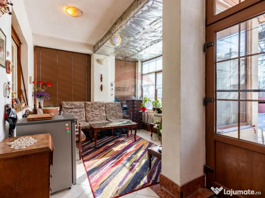 Casă / Vilă cu 4 camere de vânzare în zona Giulesti S... 