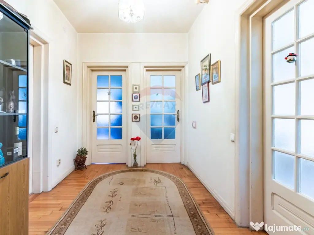 Casă / Vilă cu 4 camere de vânzare în zona Giulesti S... 