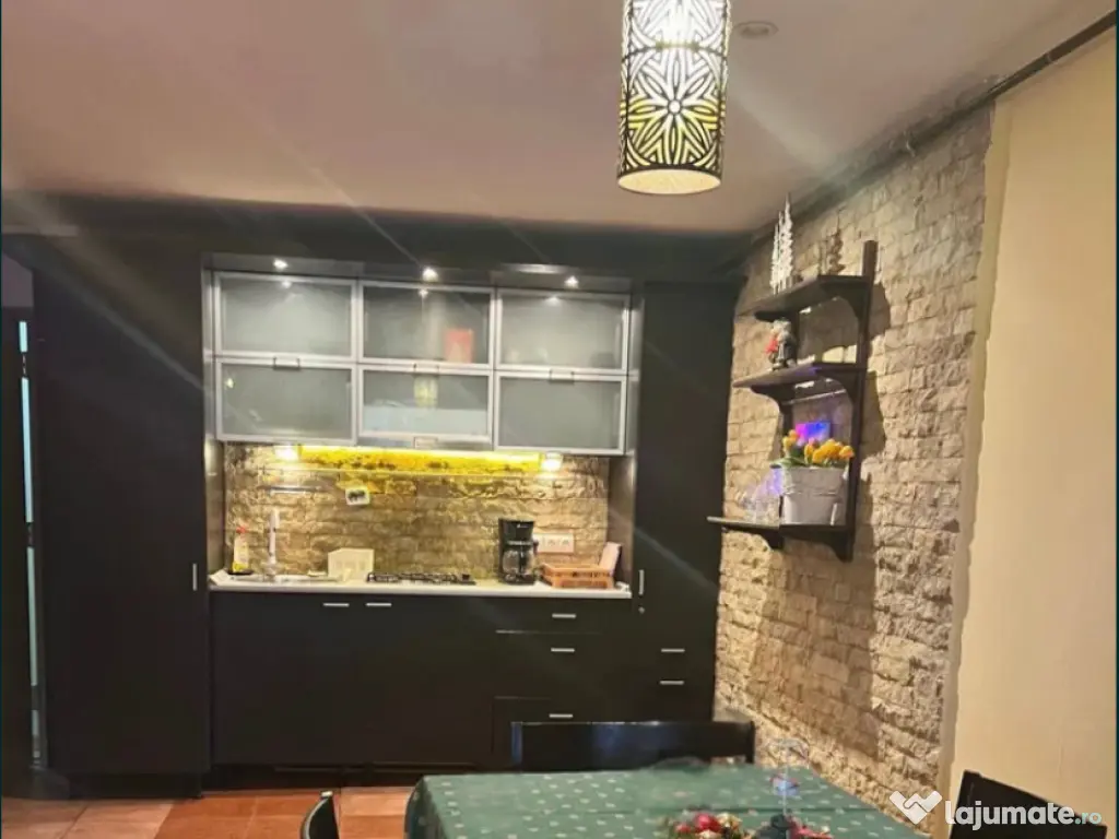 Apartament 3 camere, semidecomandat - Poiana Brasov