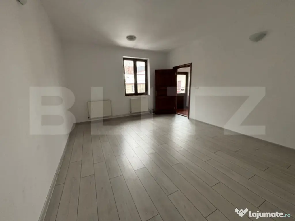 Spațiu de închiriat 2 camere cu balcon privat, Centru Civi