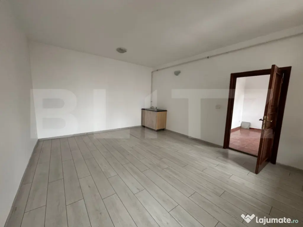 Spațiu de închiriat 2 camere cu balcon privat, Centru Civi