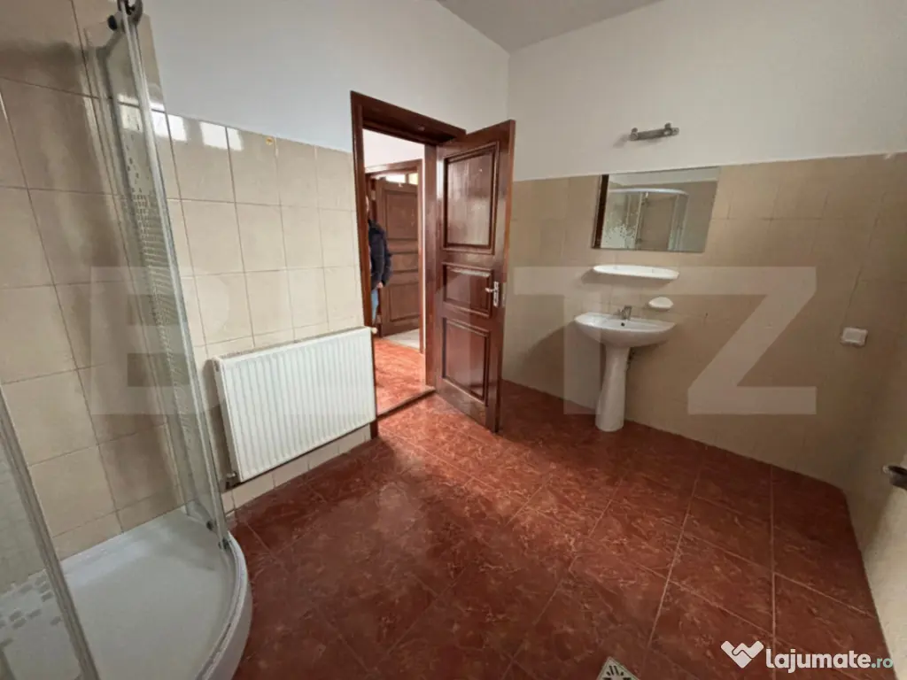 Spațiu de închiriat 2 camere cu balcon privat, Centru Civi