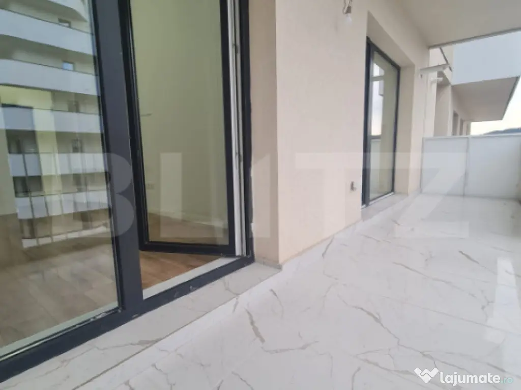 Apartament cu 2 camere, finisaje noi, terasa, parcare subter 