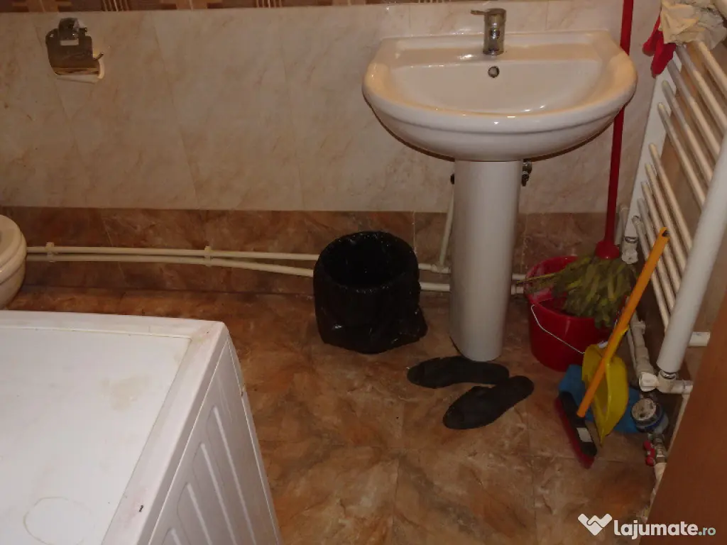 Vand garsoniera in Deva, zona Gojdu (Viitorului), etaj 1, mobilata, 