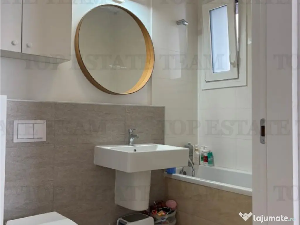 Apartament 3 camere cu loc de parcare si boxa de in zona La