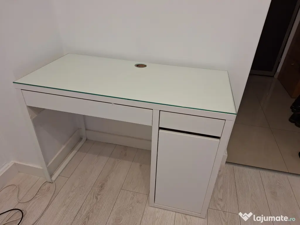 Birou alb cu sticlă