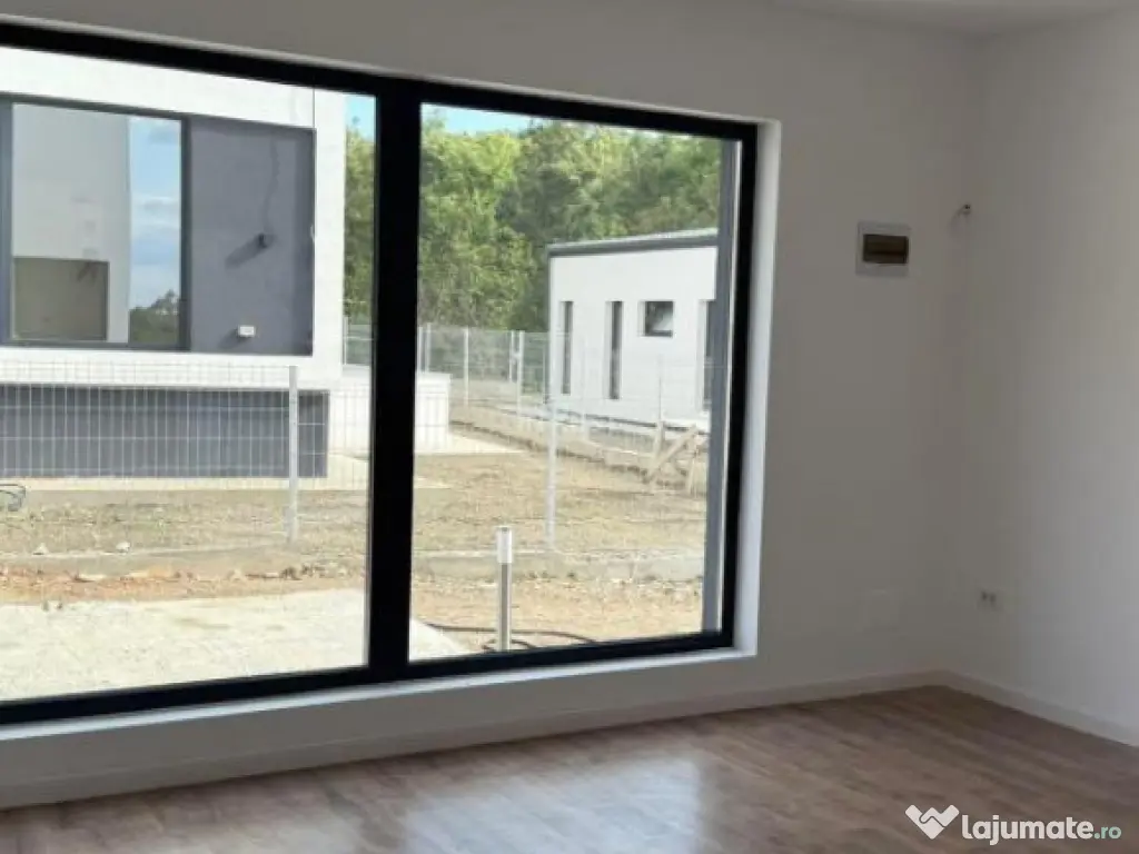 CASA INDIVIDUALA, 4 CAMERE, 2 BAI SI POD, MALL MOLDOVA, COMI 