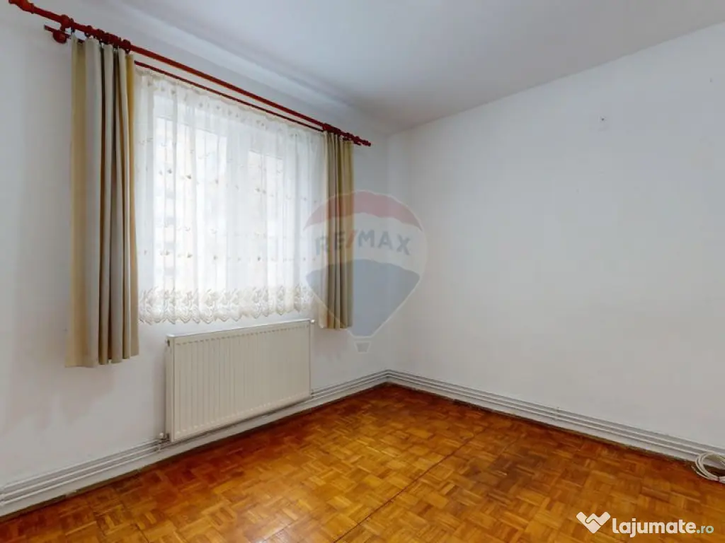 De vânzare: 2 camere, baie cu geam, etaj 2 