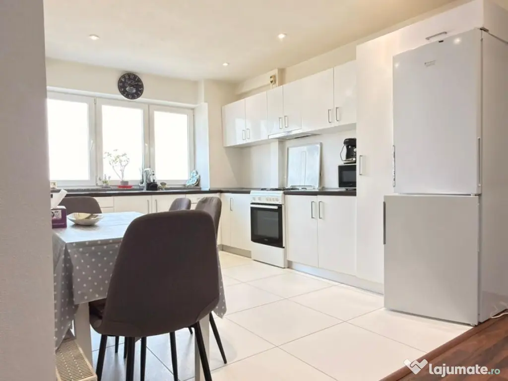 Proprietar ofer spre închiriere apartament 2-Camere Zona-Intim-Arad 