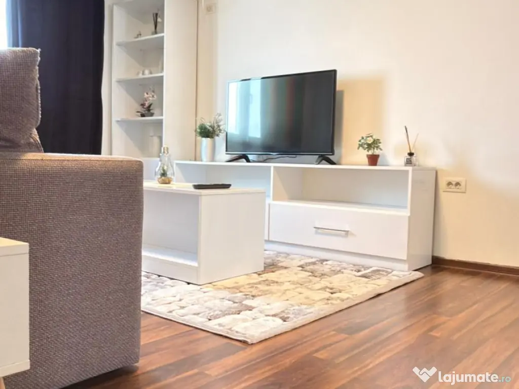 Proprietar ofer spre închiriere apartament 2-Camere Zona-Intim-Arad 