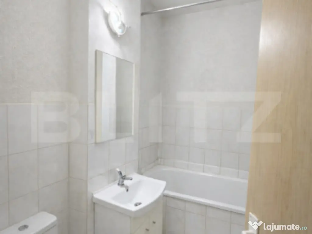 Apartament 2 camere, etaj intermediar, cu parcare, Dâmbul R 