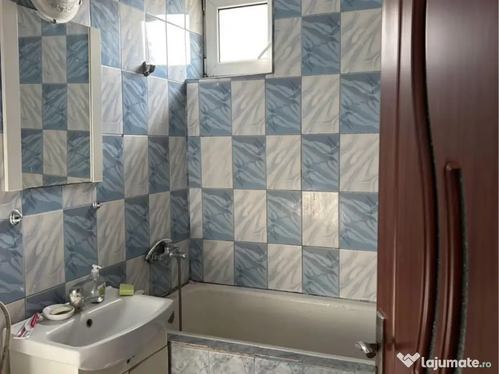 Vand apartament cu 2 camere