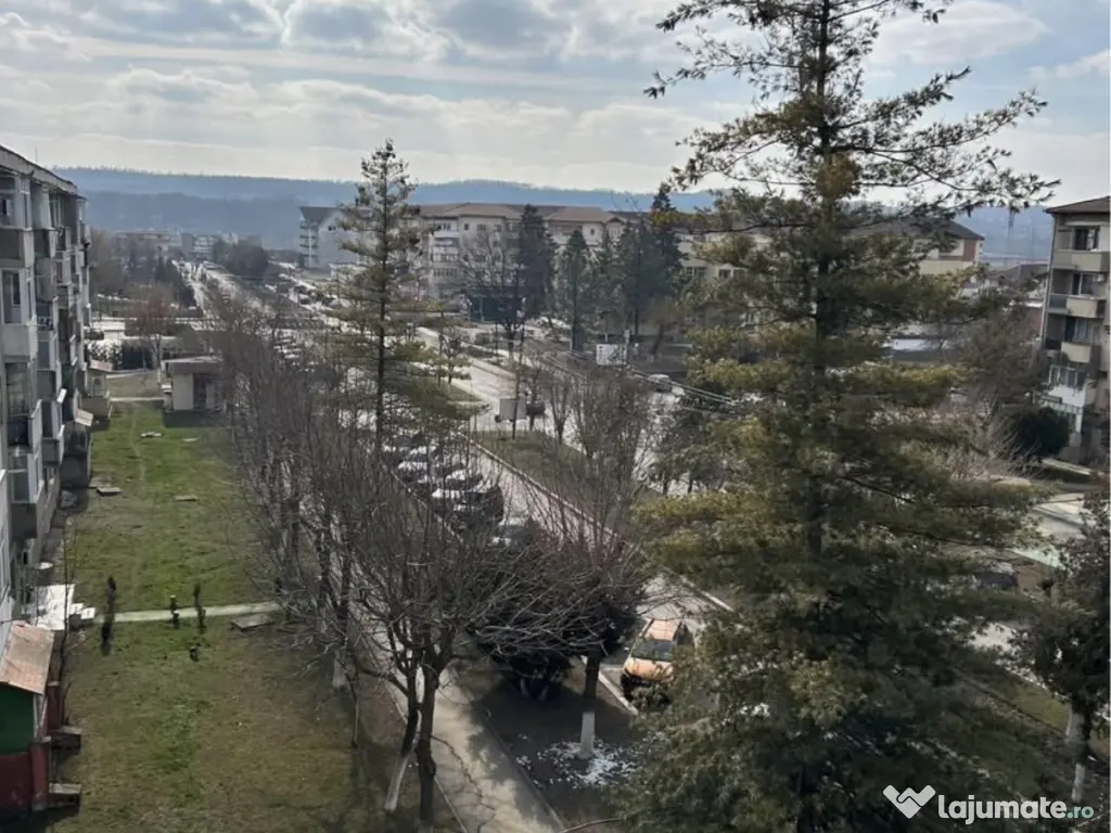 Vand apartament cu 2 camere