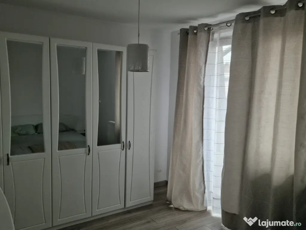 Apartament 3 camere de închiriat zona Valea lupului 