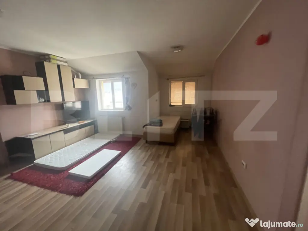 Apartament 4 camere,mansarda, zona Stadion 