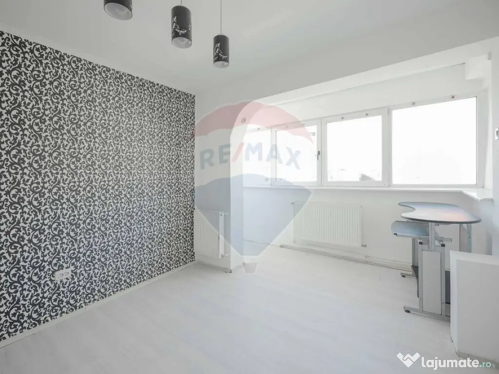 Apartament cu 3 camere de vânzare în zona Rogerius