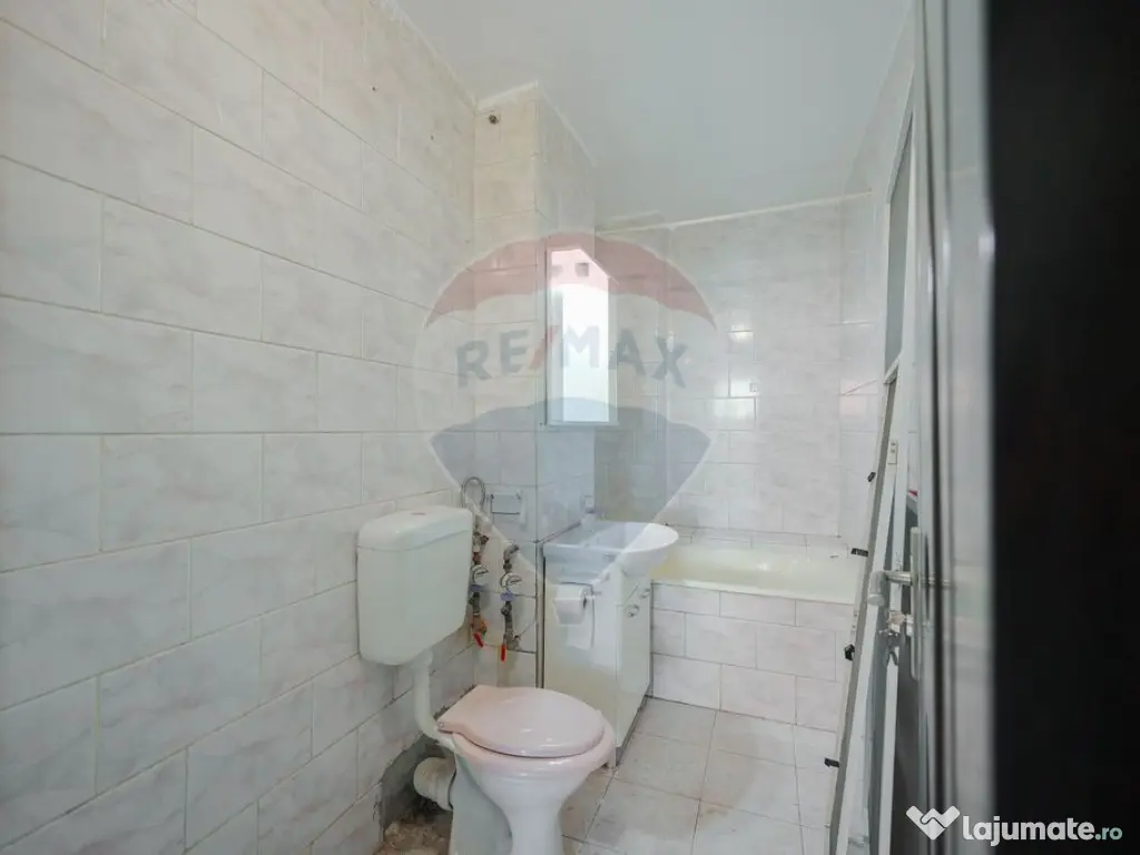 Apartament cu 3 camere de vânzare în zona Rogerius