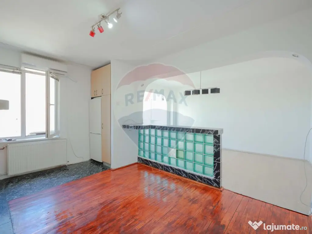 Apartament cu 3 camere de vânzare în zona Rogerius