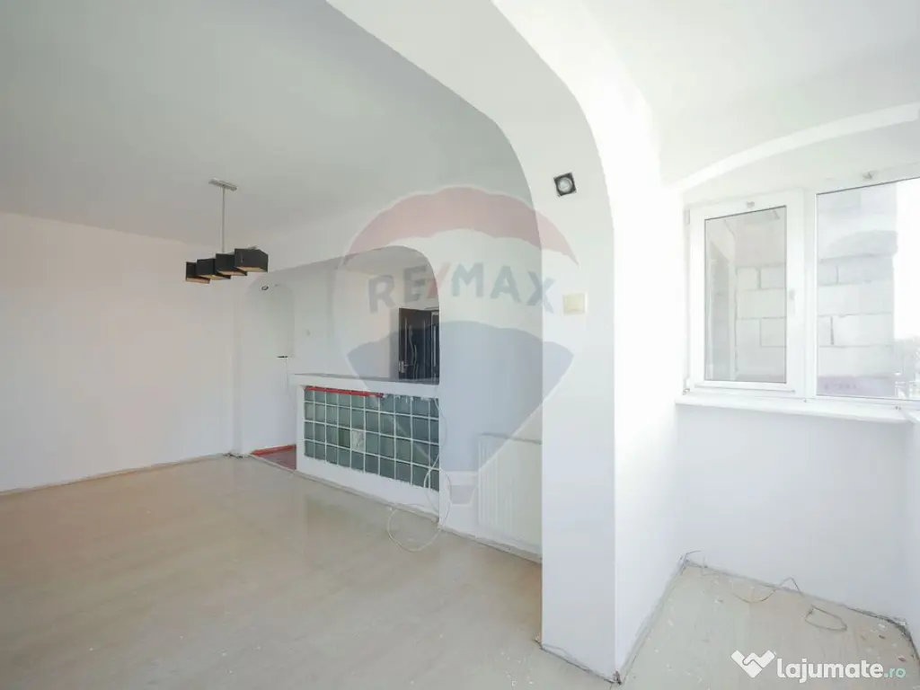 Apartament cu 3 camere de vânzare în zona Rogerius