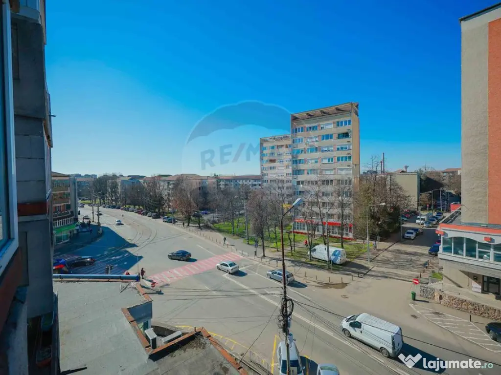 Apartament cu 3 camere de vânzare în zona Rogerius
