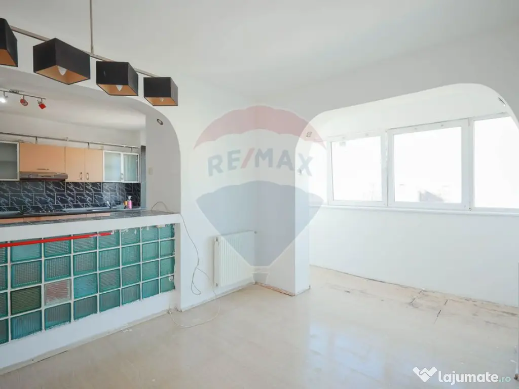 Apartament cu 3 camere de vânzare în zona Rogerius