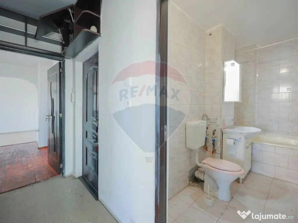 Apartament cu 3 camere de vânzare în zona Rogerius