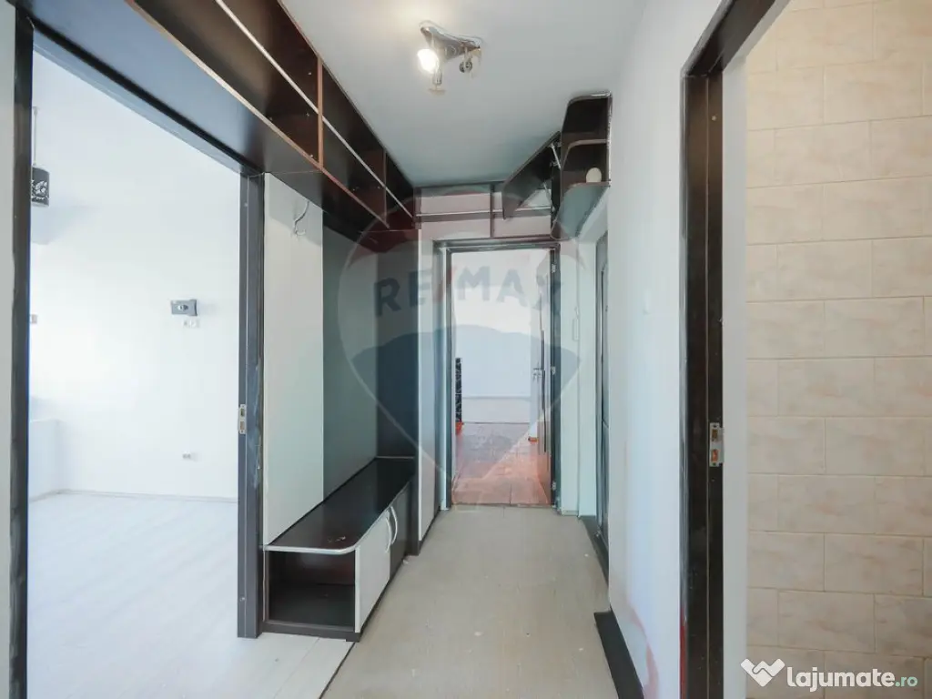 Apartament cu 3 camere de vânzare în zona Rogerius