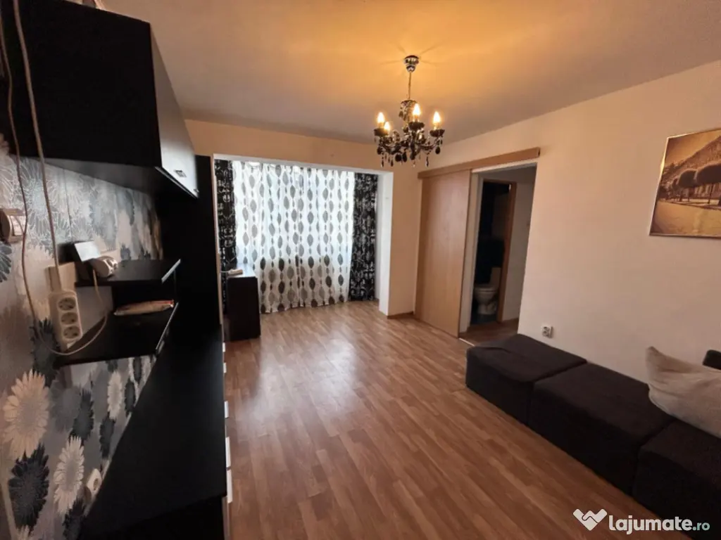- Apartament 3 camere confort 2 sporit, zona Viziru 1, etaj 