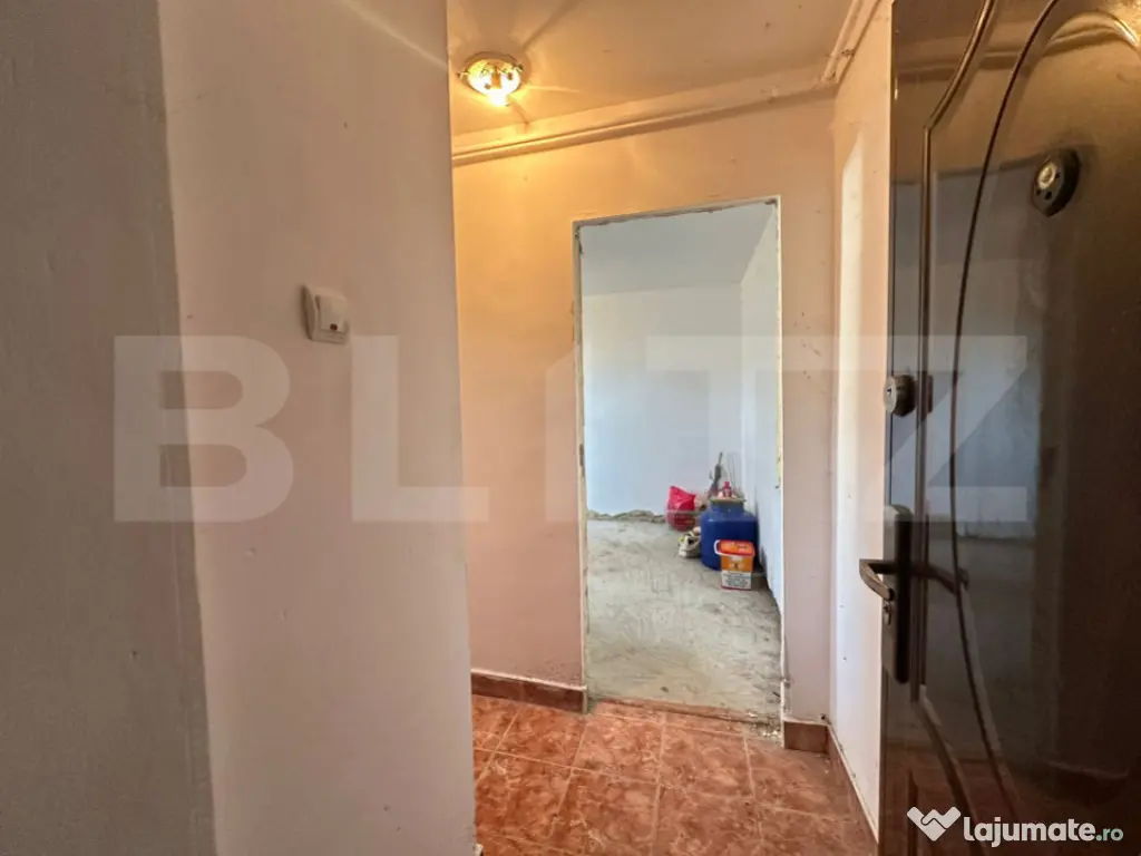 Apartament 3 camere la parter, bloc cărămidă, Micro 6 – 