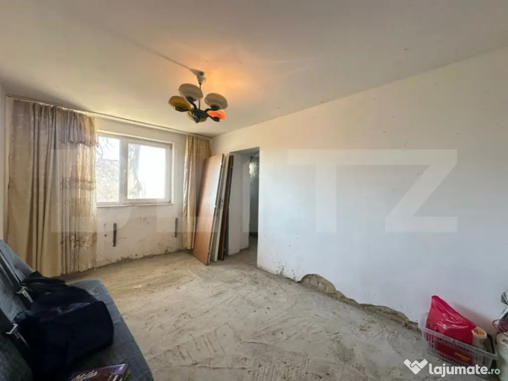 Apartament 3 camere la parter, bloc cărămidă, Micro 6 – 