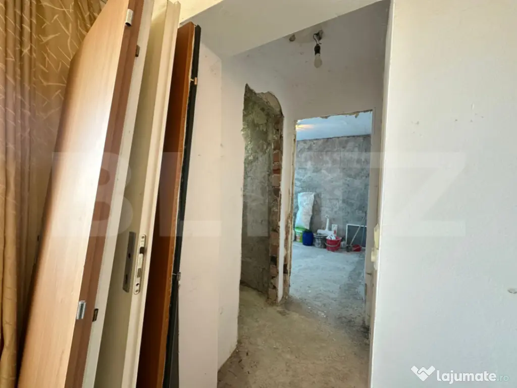 Apartament 3 camere la parter, bloc cărămidă, Micro 6 – 